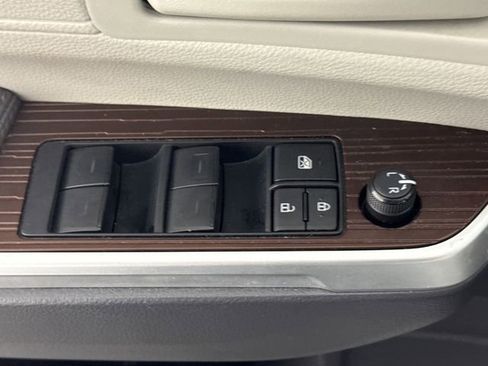 Used 2023 Toyota Sienna LE AWD/4WD image 26