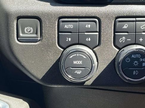 Used 2024 Chevrolet Silverado 1500 High Country w/ High Country Premium Package AWD/4WD image 34