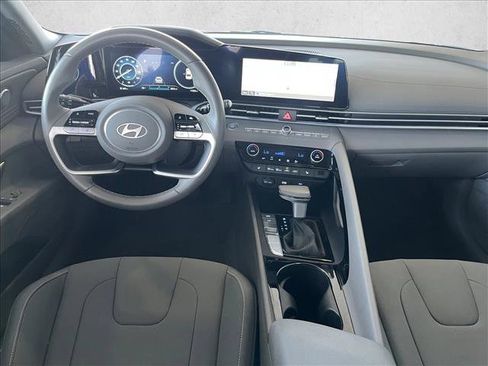 Used 2025 Hyundai Elantra SEL FWD image 11
