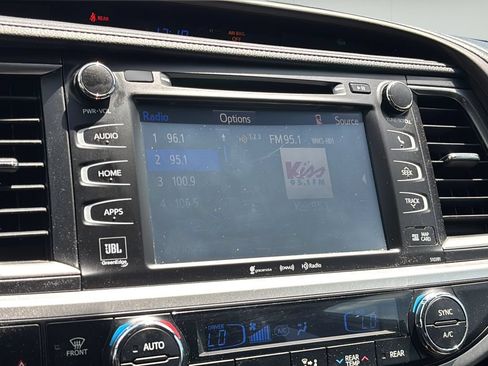 Used 2018 Toyota Highlander Limited FWD image 26