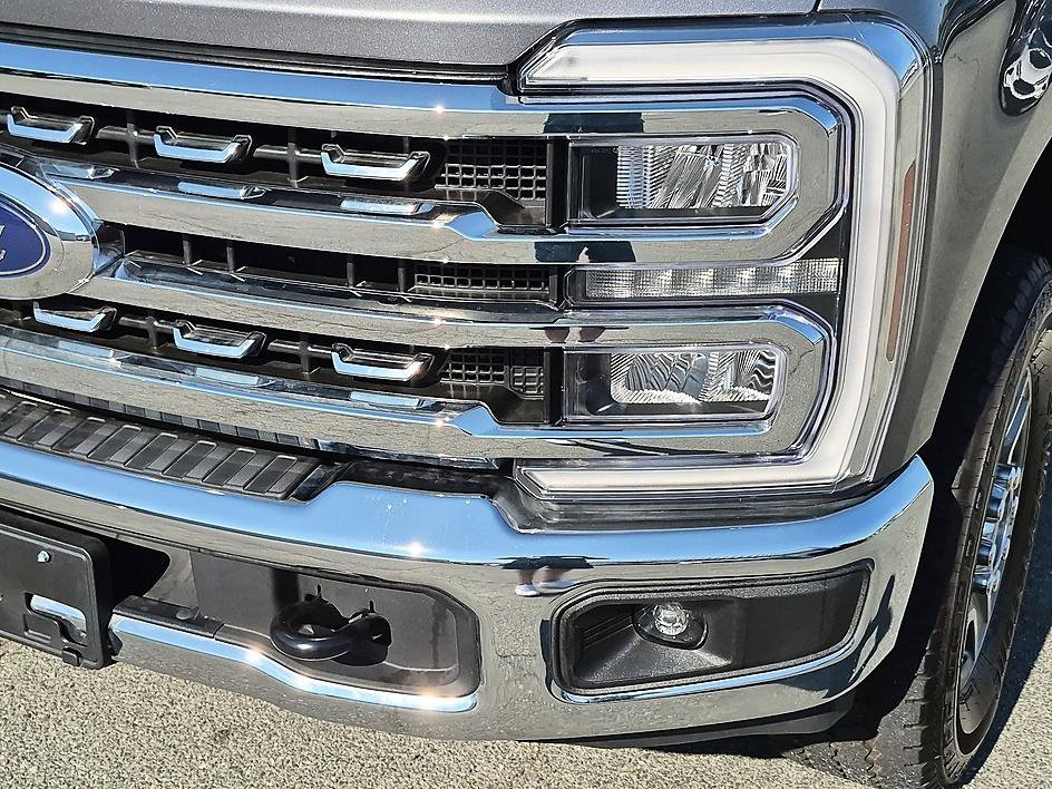 Used 2024 Ford F250 Lariat AWD/4WD image 9