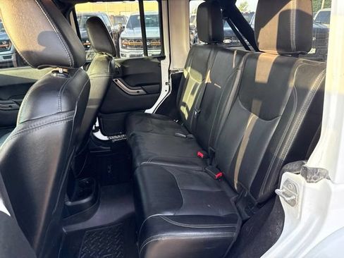 Used 2018 Jeep Wrangler Unlimited Sahara AWD/4WD image 21