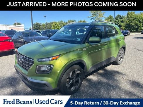 Used 2023 Hyundai Venue SEL FWD image 3