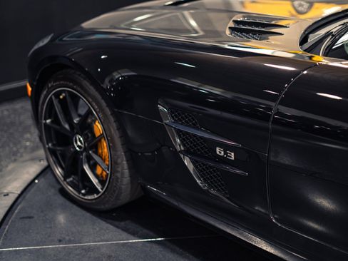 Used 2015 Mercedes-Benz SLS AMG GT Final Edition image 11