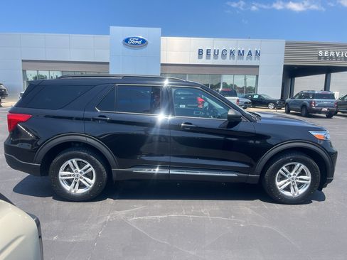 Certified 2021 Ford Explorer XLT w/ Equipment Group 202A AWD/4WD image 8