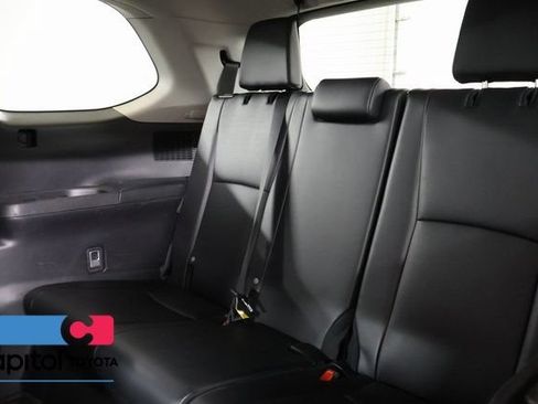 Certified 2024 Toyota Grand Highlander AWD image 33