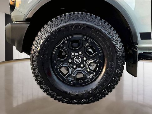 Used 2022 Ford Bronco Wildtrak image 9
