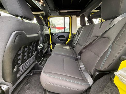 Used 2022 Jeep Wrangler Unlimited Rubicon 4xe w/ Cold Weather Group AWD/4WD image 8