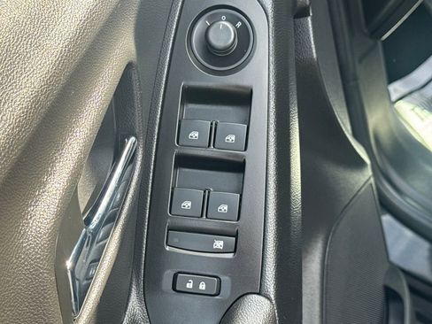 Used 2019 Chevrolet Trax LT w/ LT Convenience Package FWD image 26