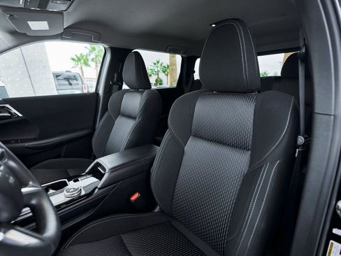 Used 2025 Mitsubishi Outlander ES image 33