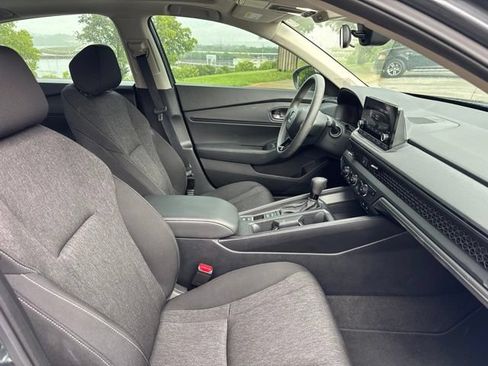 Used 2025 Honda Accord SE image 10