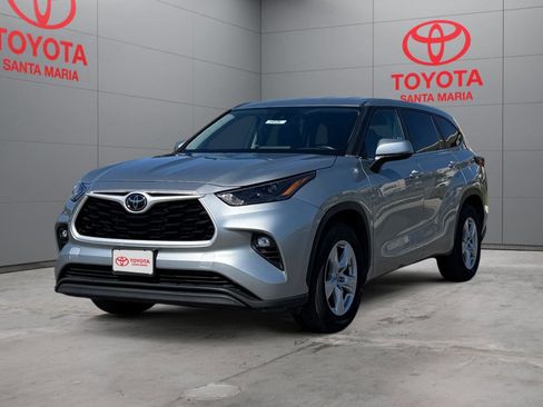 Used 2024 Toyota Highlander LE image 8