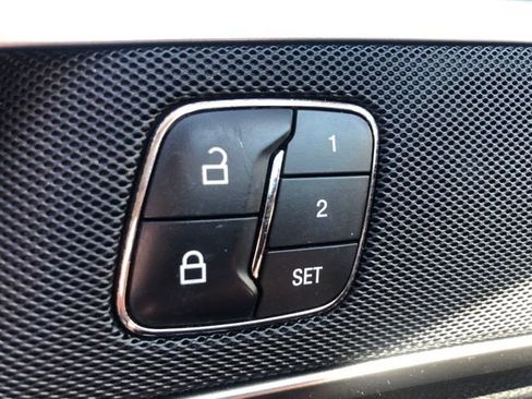 Used 2017 Ford Fusion SE w/ Fusion SE Technology Package image 9