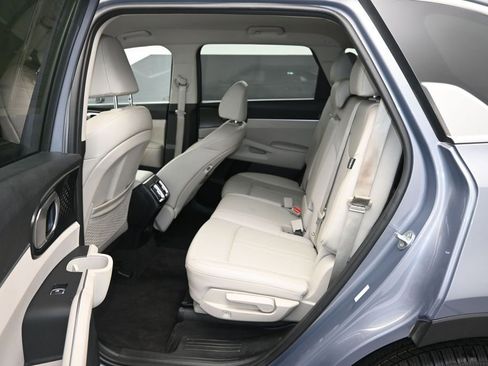 Used 2024 Kia Sorento S FWD image 15