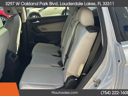 Used 2018 Volkswagen Tiguan SE w/ Panoramic Sunroof Package FWD image 25
