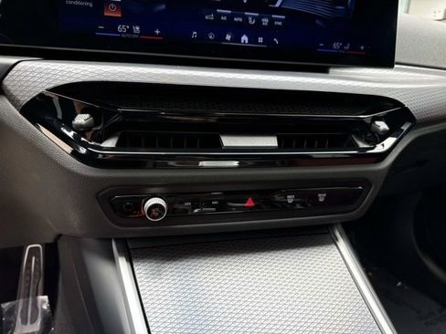 Used 2025 BMW 330i Sedan w/ M Sport Package RWD image 26