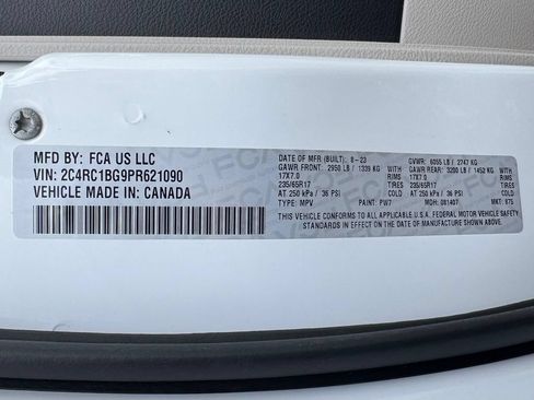 Used 2023 Chrysler Pacifica Touring-L FWD image 13
