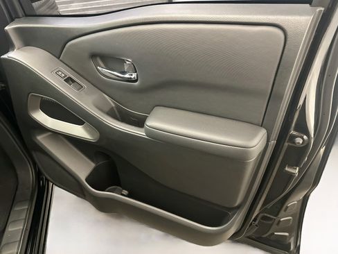 Used 2023 Nissan Frontier SV AWD/4WD image 32