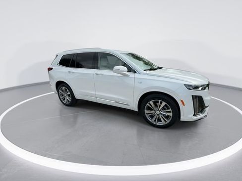 Used 2024 Cadillac XT6 Premium Luxury FWD image 2
