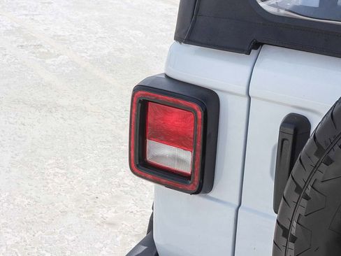 Used 2025 Jeep Wrangler Unlimited Sport AWD/4WD image 7