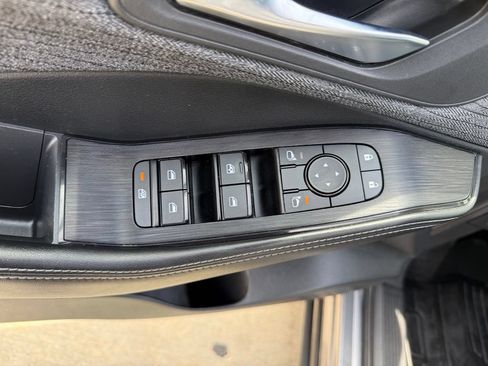 Used 2023 Nissan Rogue SV FWD image 27