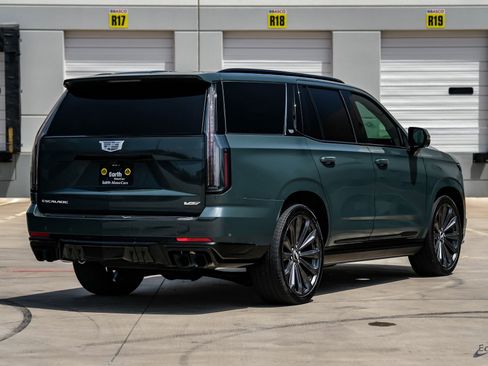 Used 2025 Cadillac Escalade V AWD/4WD image 17
