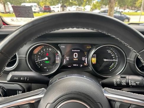 Used 2023 Jeep Wrangler Unlimited Sahara w/ Cold Weather Group AWD/4WD image 23