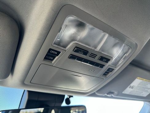 Used 2017 Toyota Highlander Limited image 15