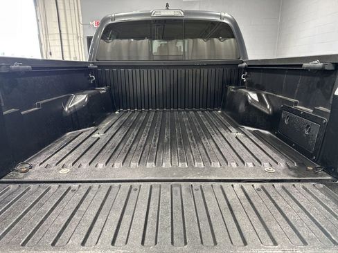 Certified 2022 Toyota Tacoma SR5 AWD/4WD image 16