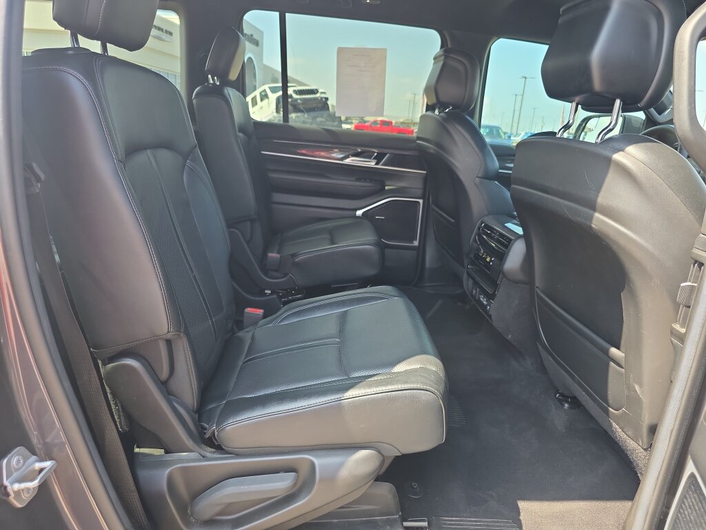 Used 2022 Jeep Wagoneer Series II RWD image 15