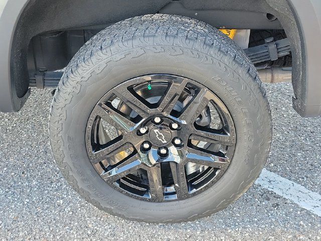 Used 2024 Chevrolet Silverado 1500 ZR2 AWD/4WD image 7