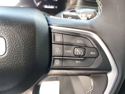 Certified 2024 Jeep Grand Cherokee Limited image 34