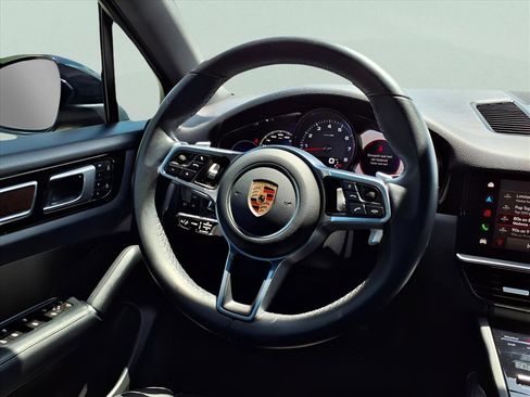 Used 2023 Porsche Cayenne image 16