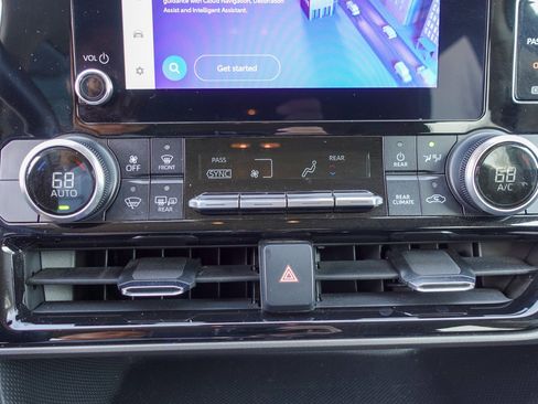 Used 2024 Toyota Highlander LE image 18