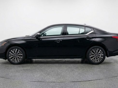 Used 2025 Nissan Altima 2.5 SV image 4