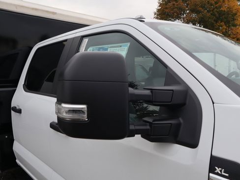 New 2026 Ford F550 4x4 Crew Cab image 8