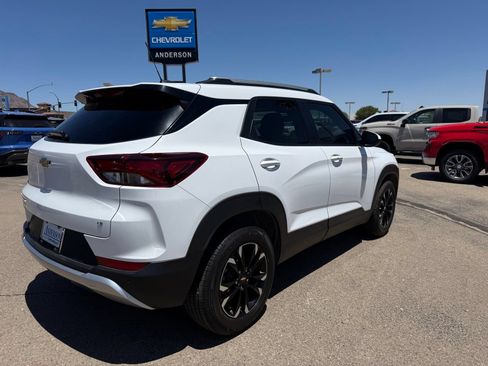 Used 2022 Chevrolet TrailBlazer LT w/ Convenience Package FWD image 5