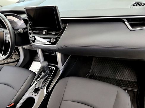 Used 2023 Toyota Corolla Cross LE w/ Moonroof Package image 16