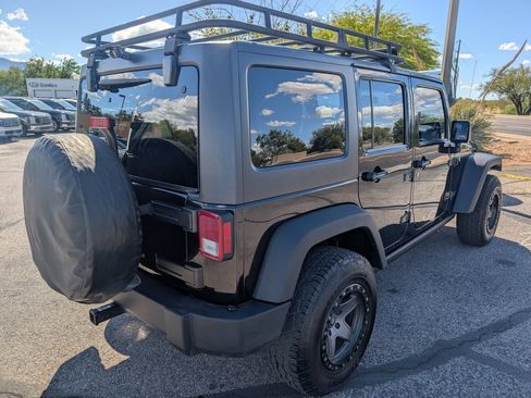 Used 2014 Jeep Wrangler Unlimited Rubicon w/ Connectivity Group AWD/4WD image 5