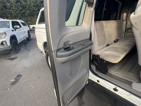 Used 2001 Ford F250 XLT image 11