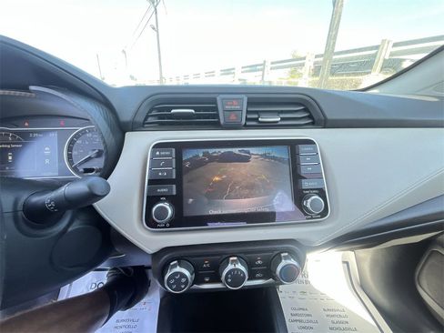 Used 2022 Nissan Versa SV image 17