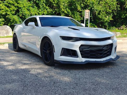 Used 2016 Chevrolet Camaro SS RWD image 2