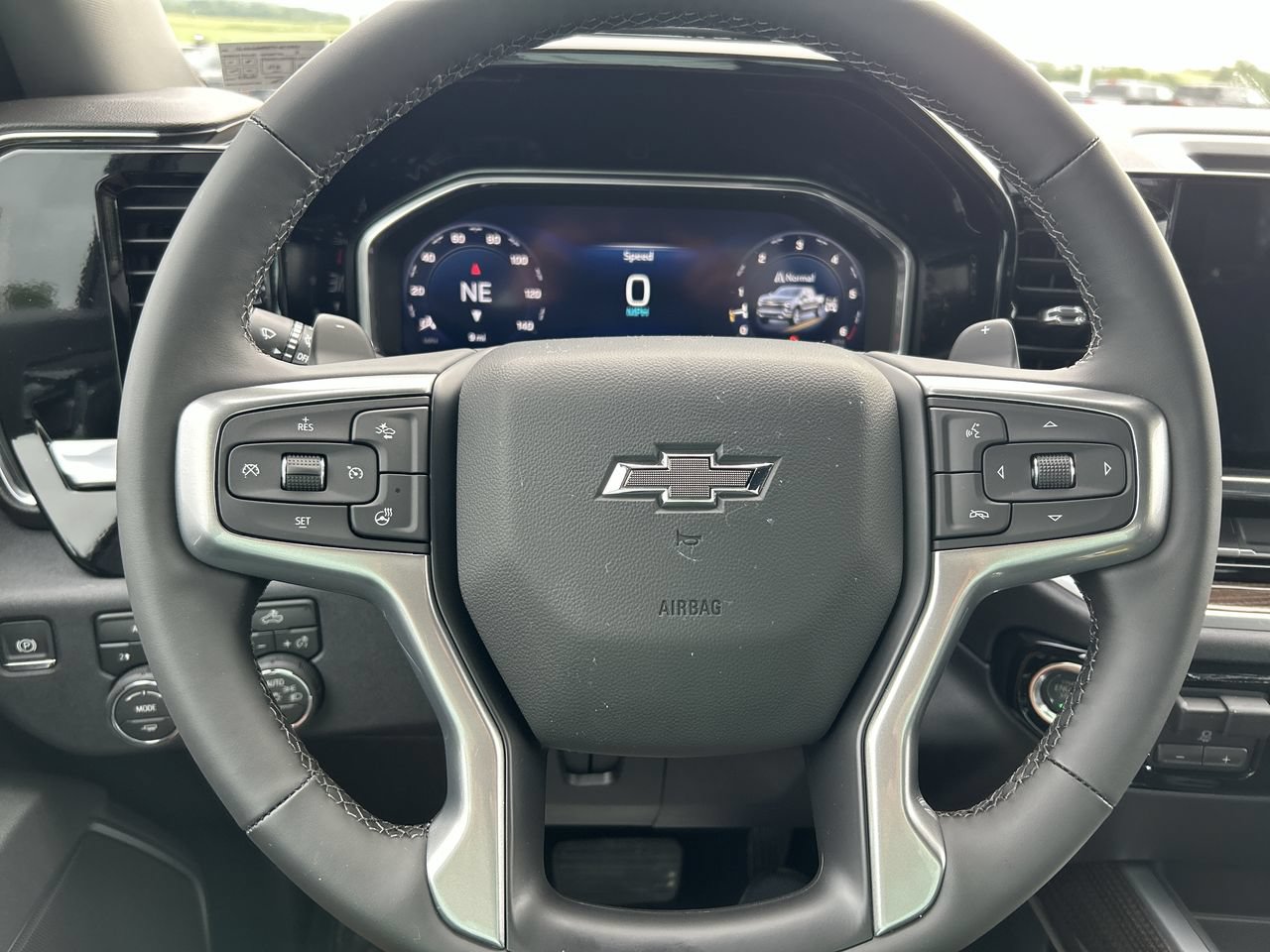 New 2026 Chevrolet Silverado 1500 RST w/ Redline Edition AWD/4WD image 27