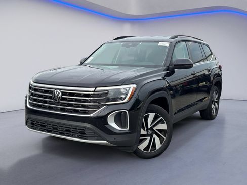 Used 2025 Volkswagen Atlas SE FWD image 2