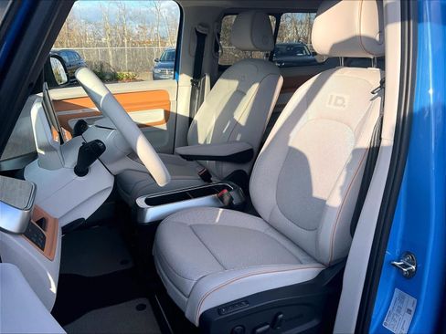 New 2025 Volkswagen ID. Buzz Pro S Plus image 11