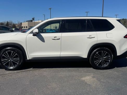 Used 2024 Toyota Grand Highlander AWD Hybrid image 5