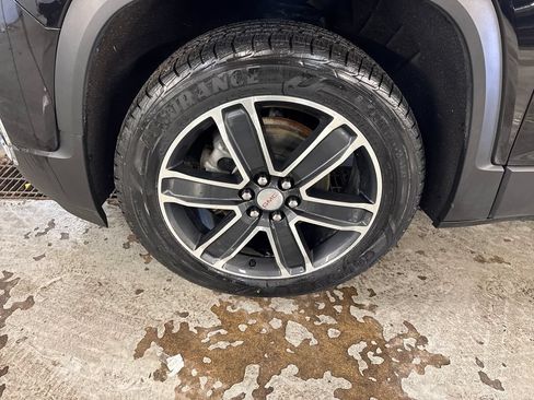 Used 2023 GMC Acadia SLT w/ Preferred Package AWD/4WD image 11