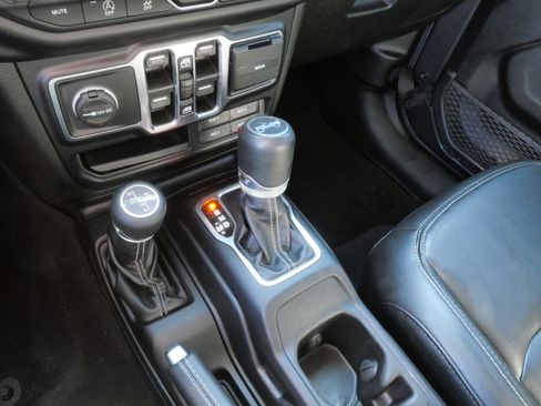 Used 2019 Jeep Wrangler Unlimited Sahara w/ Quick Order Package 24M Moab AWD/4WD image 24