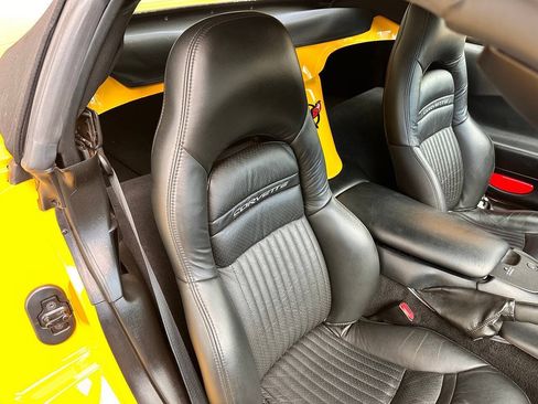Used 2004 Chevrolet Corvette Convertible w/ Preferred Equipment Group RWD image 71
