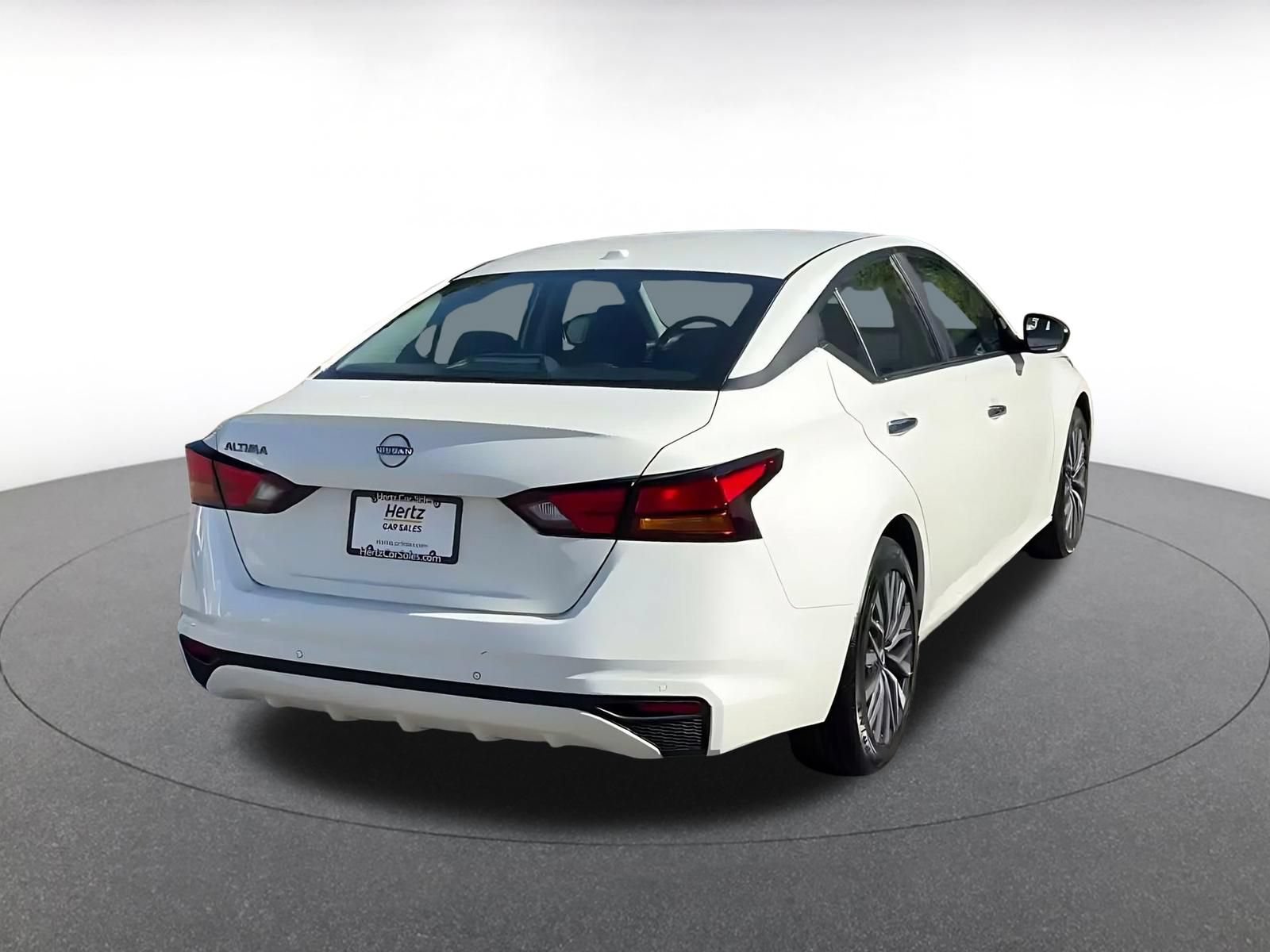 Used 2025 Nissan Altima 2.5 SV FWD image 13